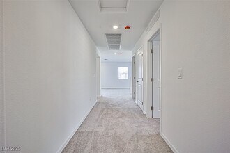 7428 Legacy Pt St in Las Vegas, NV - Building Photo - Building Photo
