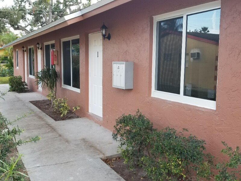 830 SW 28th St in Fort Lauderdale, FL - Building Photo