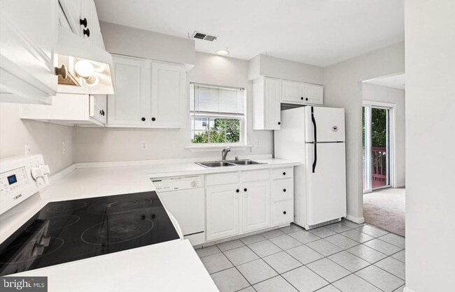 property at 1623 Chesapeake Ln