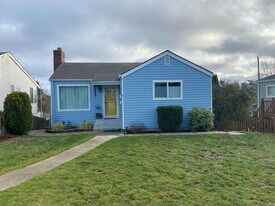 8640 36th Ave SW in Seattle, WA - Building Photo