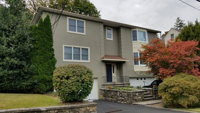 53 Prince St, Unit 2 FL in Hastings On Hudson, NY - Building Photo - Building Photo