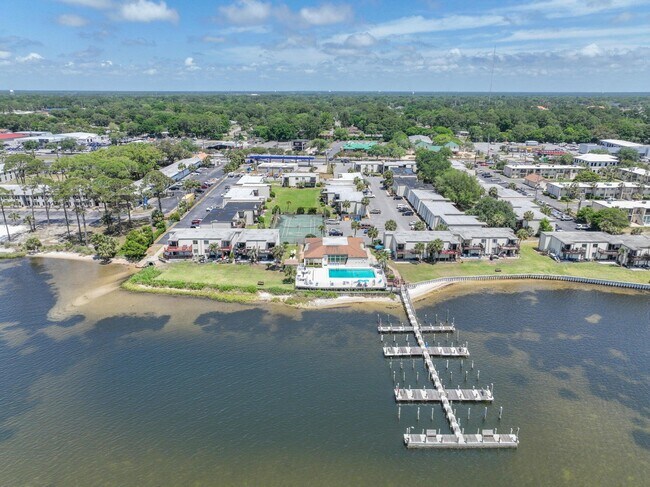 308 Miracle Strip Pkwy in Fort Walton Beach, FL - Building Photo - Building Photo
