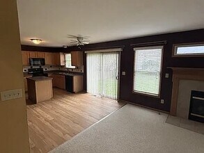 8629 Fernbrook Dr in Lewis Center, OH - Building Photo - Building Photo