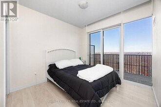 8 Eglinton Ave E in Toronto, ON - Building Photo - Building Photo