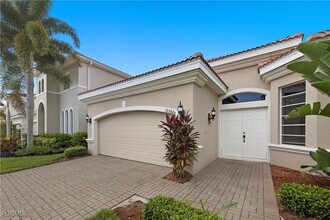 15560 Laguna Hills Dr in Ft. Myers, FL - Building Photo - Building Photo