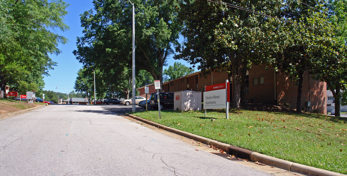 Western Manor Apartments in Raleigh, NC - Building Photo