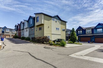 2164 E Hecla Dr in Louisville, CO - Building Photo - Building Photo