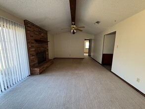 207 E Hogan Dr in Copperas Cove, TX - Building Photo - Building Photo