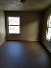 609 W Cottonwood St, Unit 609 1/2 in Freeport, IL - Building Photo - Building Photo