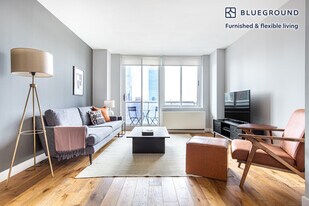 560 W 43rd St in New York, NY - Building Photo