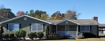 2300 Country Living Ln in Morehead City, NC - Building Photo