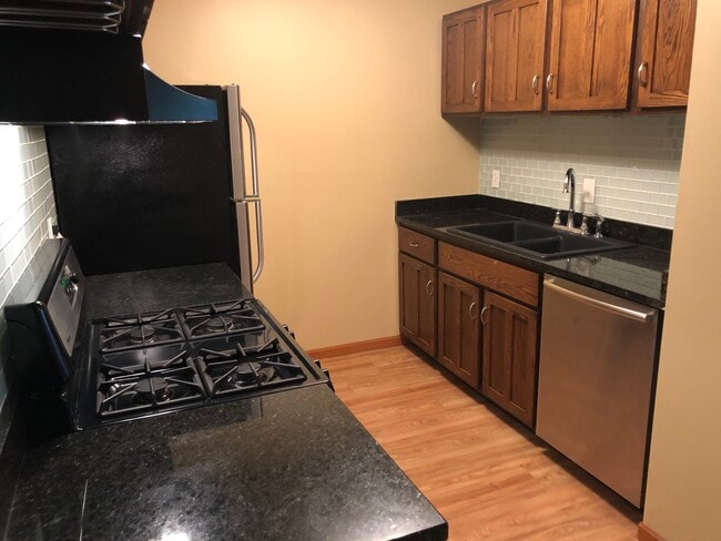1601 N Innsbruck Dr, Unit 231 in Fridley, MN - Building Photo - Building Photo