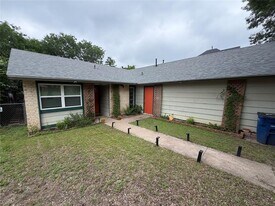5806 Emerald Forest Dr in Austin, TX - Building Photo