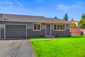 15706 Ash Way in Lynnwood, WA - Building Photo - Building Photo