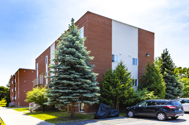 5367 Milan in Brossard, QC - Building Photo - Building Photo