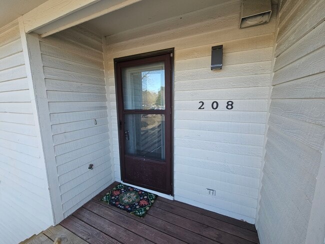 1507 Military Cutoff Rd, Unit 208 in Wilmington, NC - Foto de edificio - Building Photo