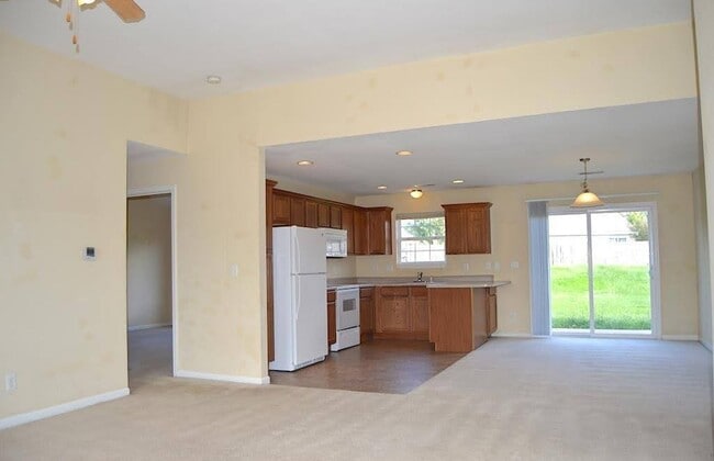 24186 Thistle Ln in St. Robert, MO - Building Photo - Building Photo