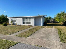 21882 Haines Ave in Port Charlotte, FL - Building Photo