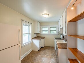 369 19th St SE-Unit -Upper in Cedar Rapids, IA - Building Photo - Building Photo