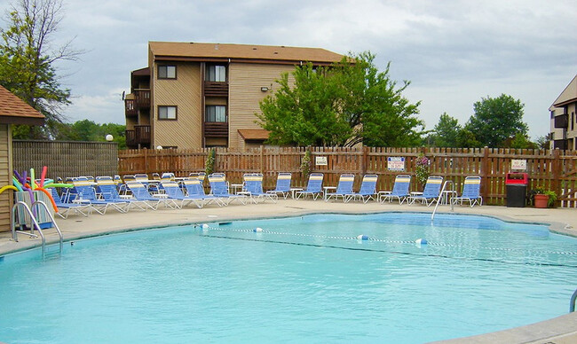 Cedar Ridge Apartments in Richton Park, IL - Foto de edificio - Building Photo