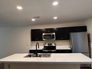1505 Stonewall Manor Dr in Henrico, VA - Foto de edificio - Building Photo