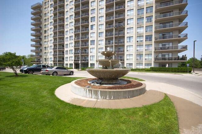353 Commissioners Rd W in London, ON - Building Photo - Building Photo