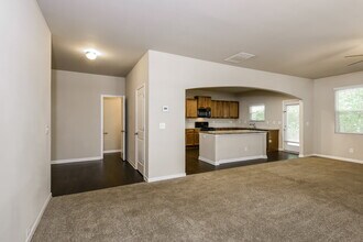 618 Royal Crest Ct in Canton, GA - Building Photo - Building Photo