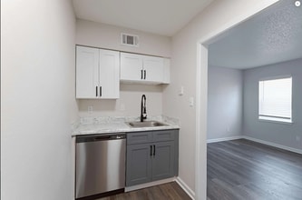 Macon Manor in Memphis, TN - Building Photo - Building Photo