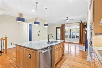 395 Laurent St NW in Atlanta, GA - Building Photo - Building Photo