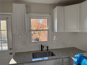 80 Campbell Ave in Edison, NJ - Foto de edificio - Building Photo