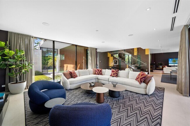 4585 Nautilus Dr in Miami Beach, FL - Building Photo - Building Photo