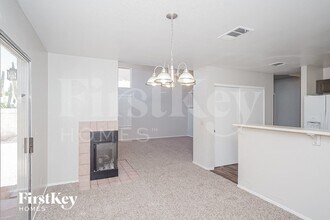 5317 Sandstone Dr in Las Vegas, NV - Foto de edificio - Building Photo