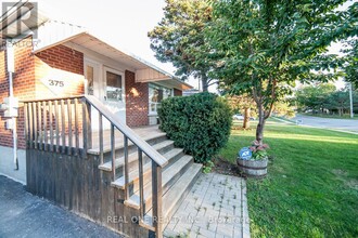 375 Neal Dr in Richmond Hill, ON - Building Photo - Building Photo