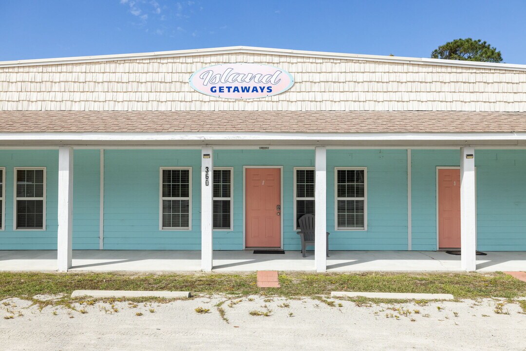 360 Island Rd in Harkers Island, NC - Building Photo