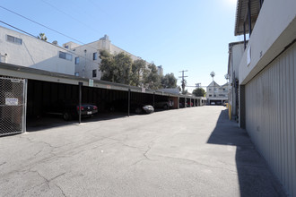 1018 S Westmoreland Ave in Los Angeles, CA - Building Photo - Building Photo