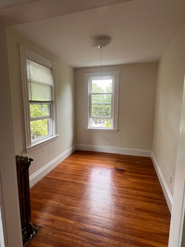 52 Pleasant St, Unit 2 in Lexington, MA - Foto de edificio - Building Photo