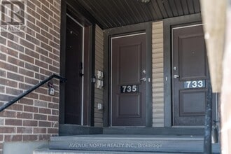735 Chapman Mills Dr in Ottawa, ON - Building Photo - Building Photo