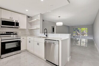 2202 Lucaya Bend in Coconut Creek, FL - Building Photo - Building Photo