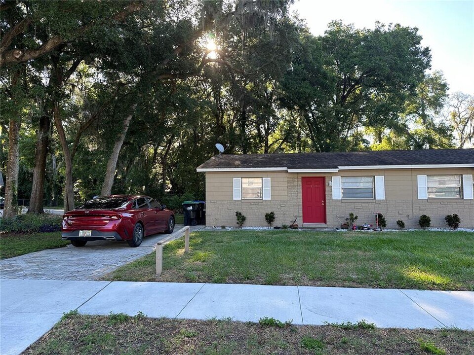 127 S Bulova Dr in Apopka, FL - Building Photo