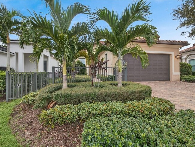 property at 600 SE Fascino Cir