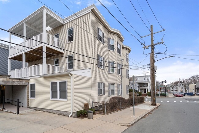 438 Washington St, Unit 2