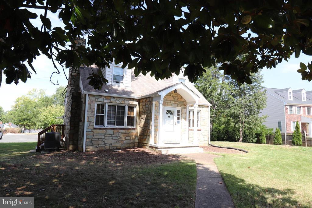 4006 Buckman Rd in Alexandria, VA - Building Photo