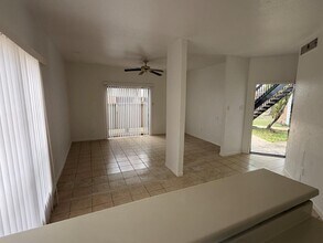 7901 Cambridge St in Houston, TX - Foto de edificio - Building Photo