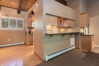 830 Oriole Way in Incline Village, NV - Foto de edificio - Building Photo