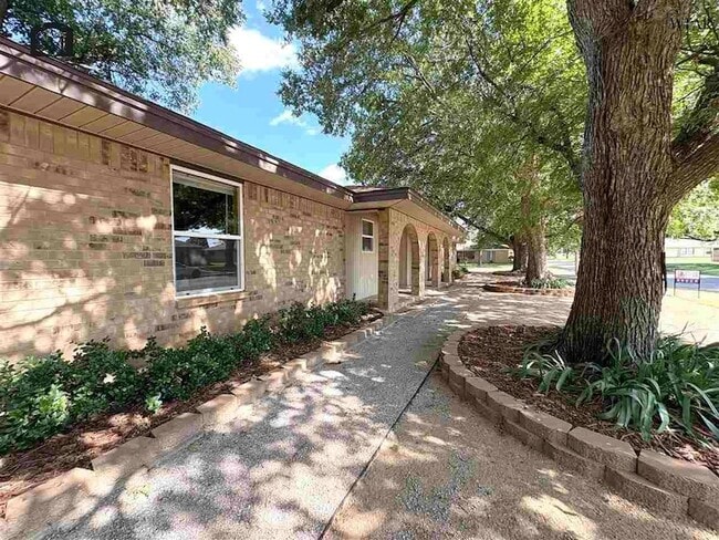 1007 Arthur St in Burkburnett, TX - Foto de edificio - Building Photo
