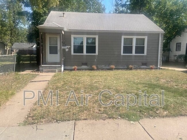 property at 812 N Estelle St
