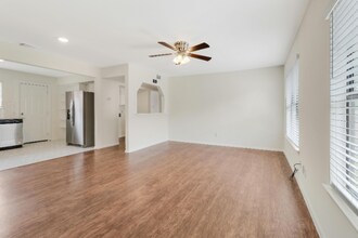 5729 Pinon Vista Dr in Austin, TX - Building Photo - Building Photo