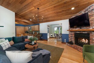 134 Wolf's Head Ct in Mars Hill, NC - Building Photo