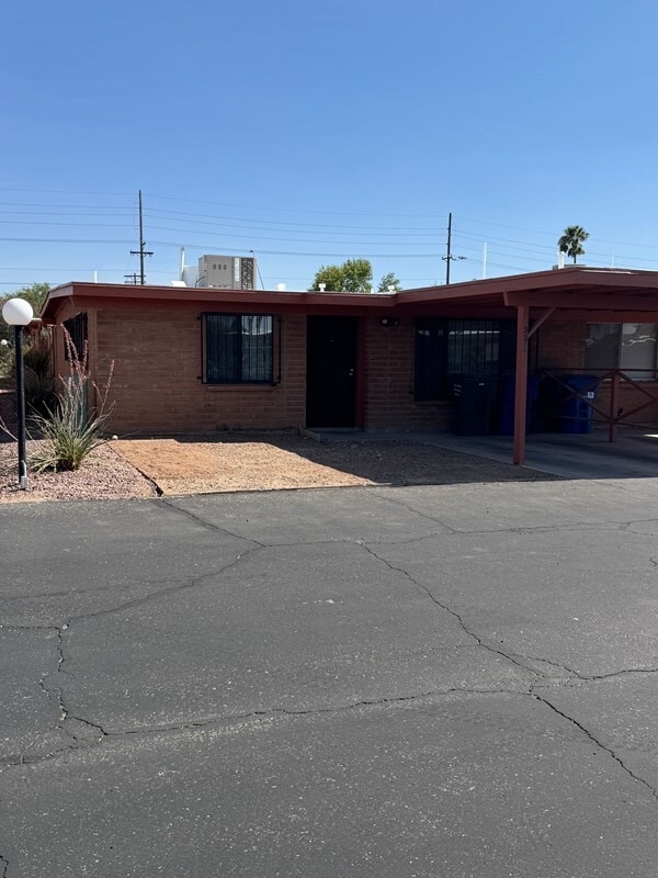 property at 3316 E Navajo Pl