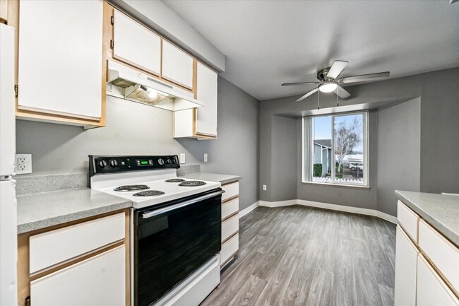 Oak Park Village Apartments